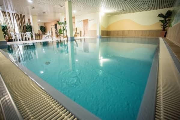 Hotel Sportwelt Radeberg Buitenkant foto