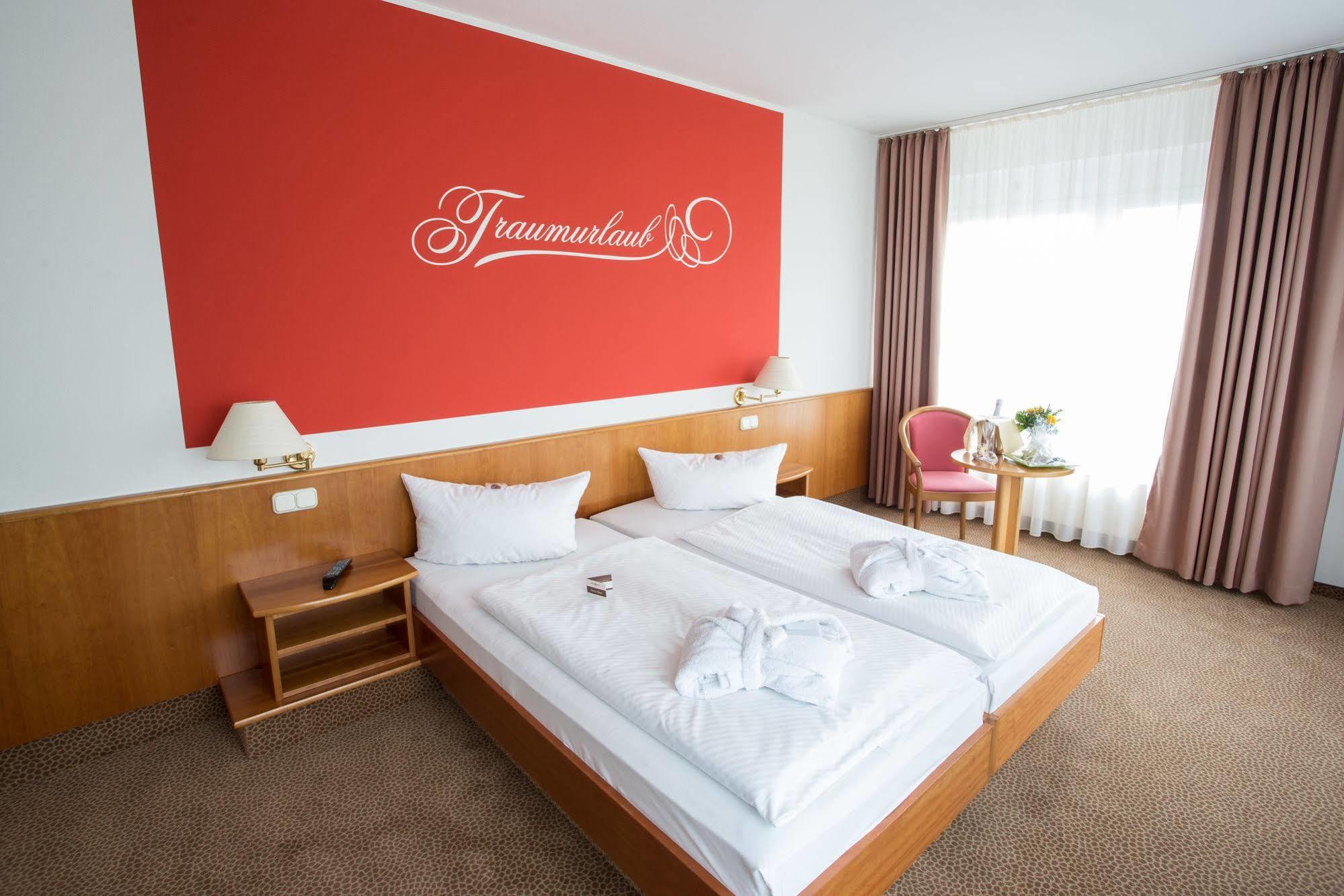 Hotel Sportwelt Radeberg Buitenkant foto