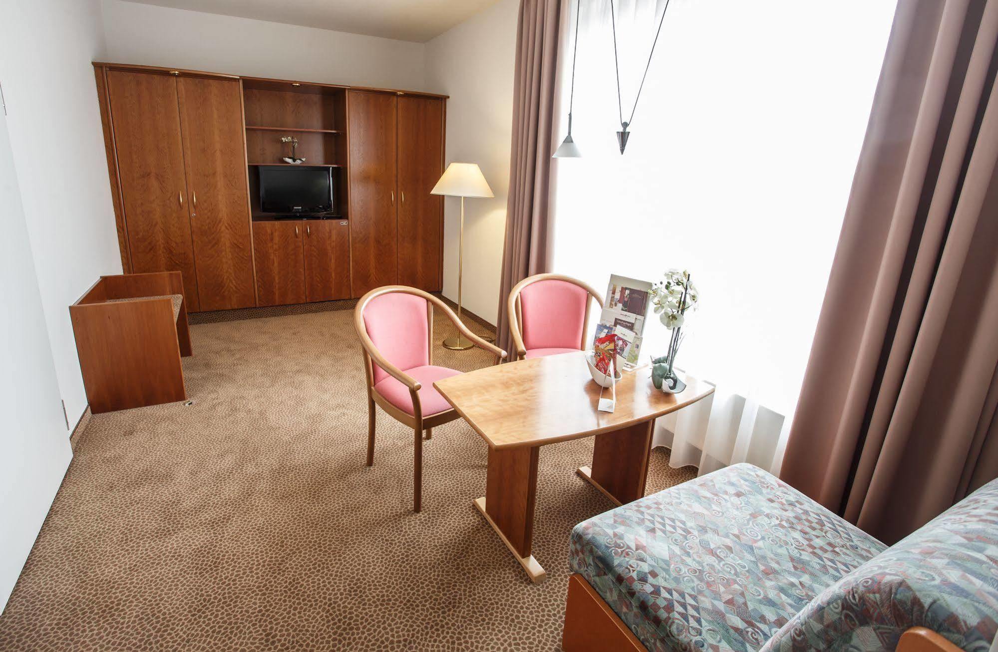 Hotel Sportwelt Radeberg Buitenkant foto