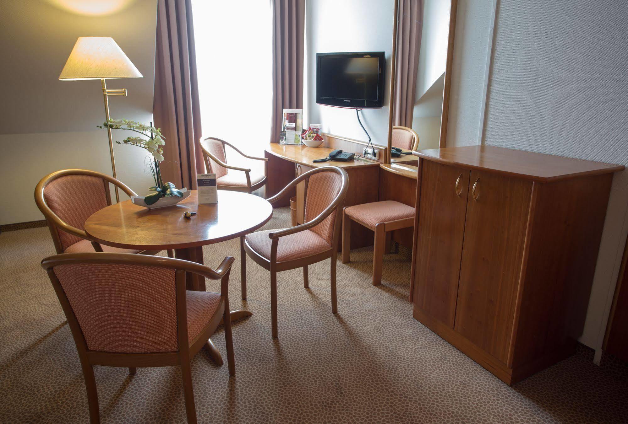 Hotel Sportwelt Radeberg Buitenkant foto