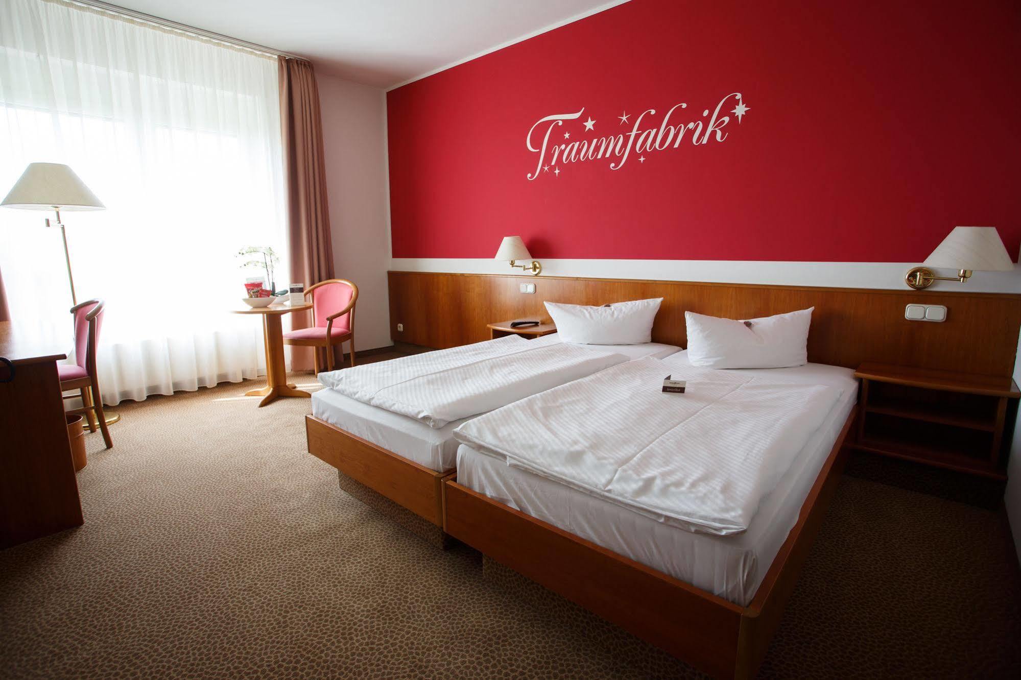 Hotel Sportwelt Radeberg Buitenkant foto