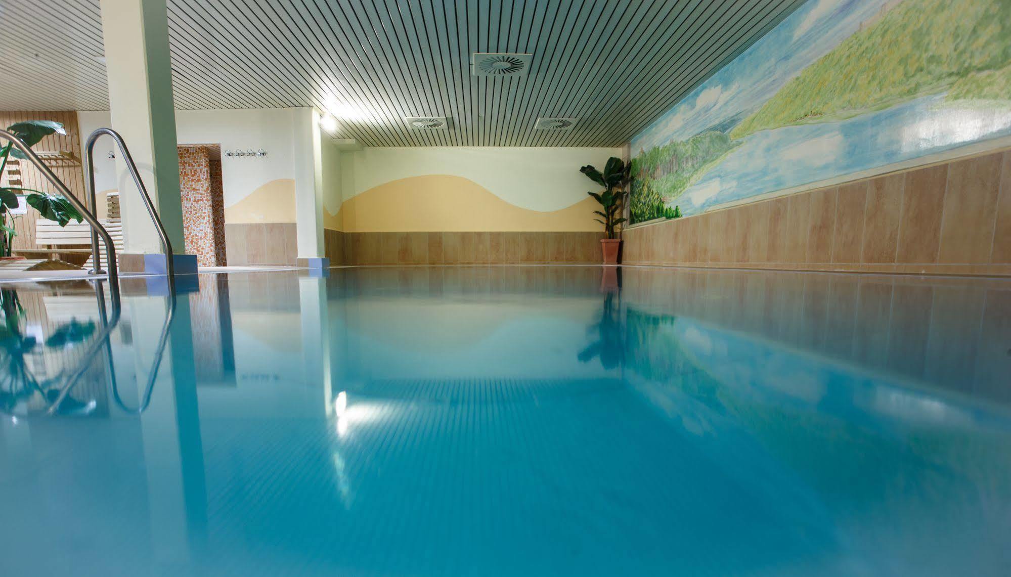 Hotel Sportwelt Radeberg Buitenkant foto